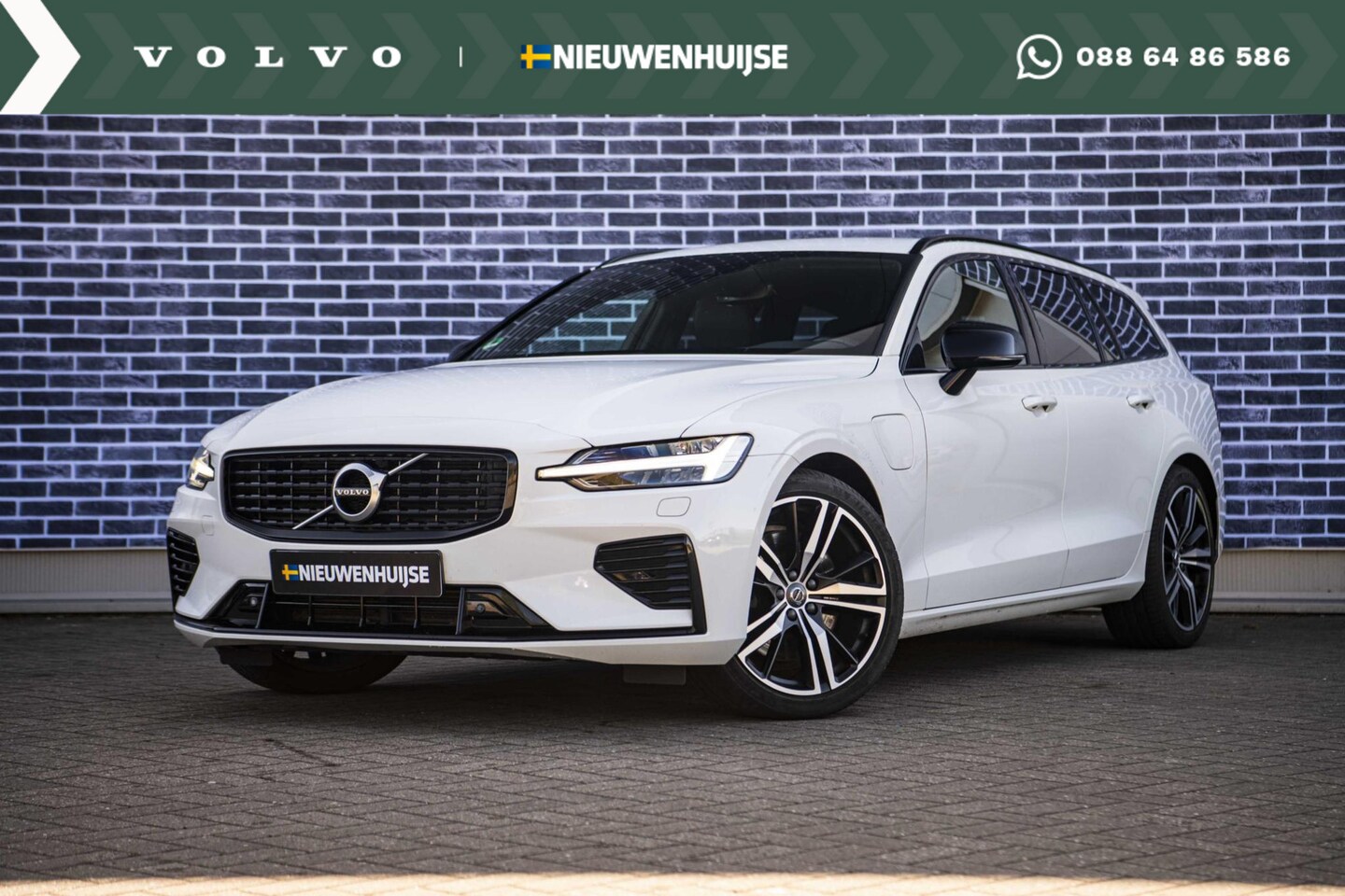 Volvo V60 - 2.0 T6 Recharge AWD R-Design | Trekhaak | Adaptieve Cruise Control | Koplampen adaptief | - AutoWereld.nl