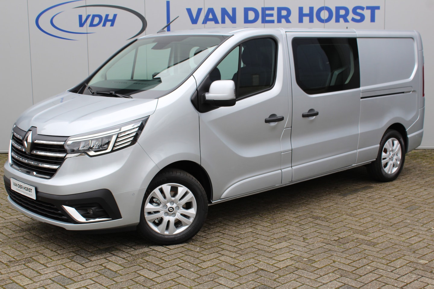 Renault Trafic - 2.0-170pk dCi T29 L2H1 Luxe dubbele cabine AUTOMAAT. Zeer luxe Renault Trafic dubbele cabi - AutoWereld.nl
