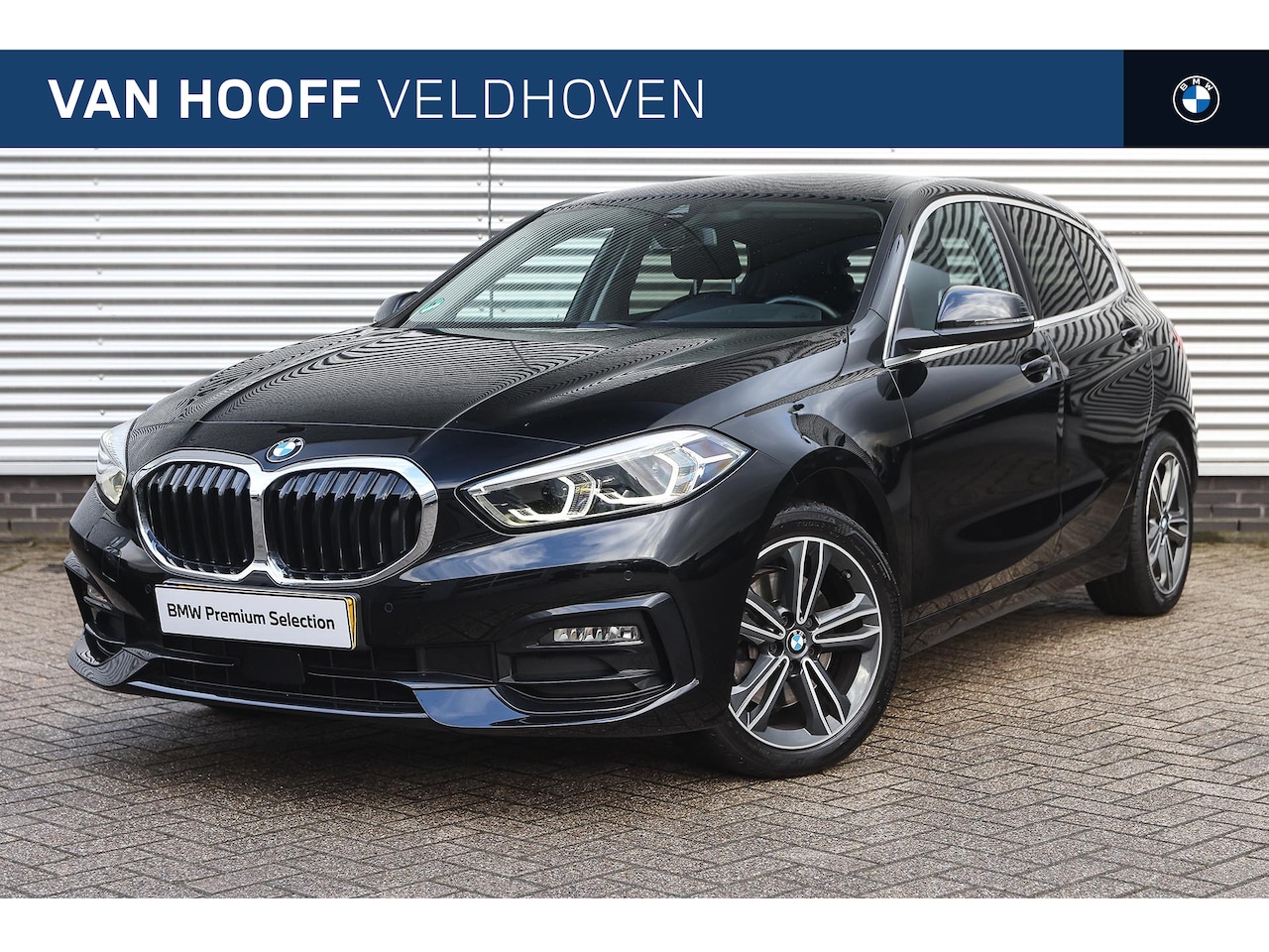 BMW 1-serie - 118i Sport Line Automaat / Sportstoelen / LED / Live Cockpit Professional / Extra getint g - AutoWereld.nl
