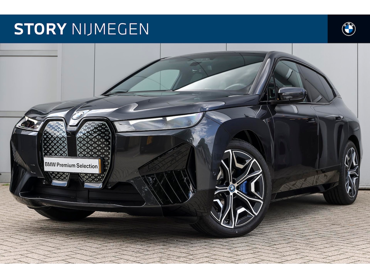 BMW iX - xDrive40 High Executive / Sportpakket / Panoramadak Sky Lounge / Trekhaak / Parking Assist - AutoWereld.nl