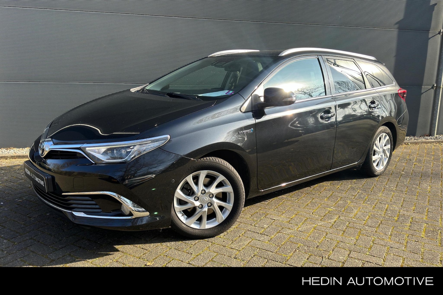 Toyota Auris Touring Sports - 1.8 Hybrid Executive Camera | Navigatie | Stoelverwarming | Panorama Dak - AutoWereld.nl