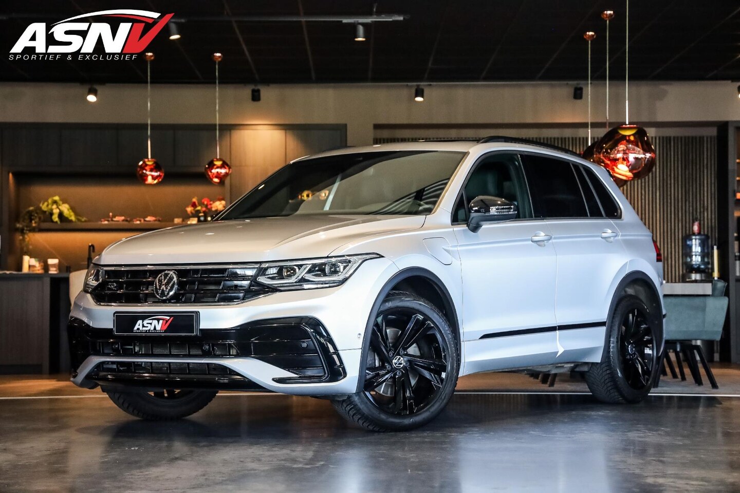 Volkswagen Tiguan - 1.4 TSI eHybrid, 245 PK, Facelift, R/Line/In/Exterieur, Pano/Dak, Matrix/LED, Camera, Plug - AutoWereld.nl