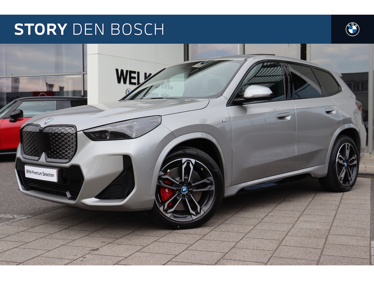 BMW iX1 - eDrive20 M Sport / Panoramadak / Trekhaak / Sportstoelen / Adaptieve LED / M Adaptief onde - AutoWereld.nl