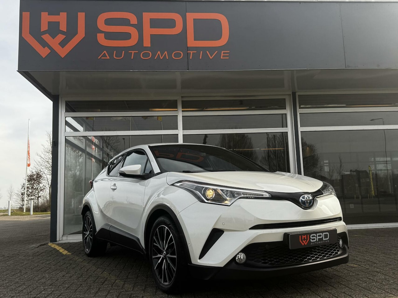 Toyota C-HR - 1.8 Hybrid Premium| JBL + Sub | Automaat| LED| - AutoWereld.nl
