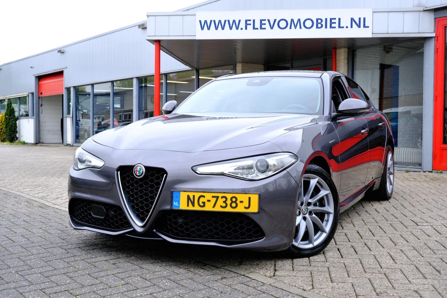 Alfa Romeo Giulia - 2.2 AWD 210pk Veloce Aut. Pano|Leder|Navi|Cam - AutoWereld.nl