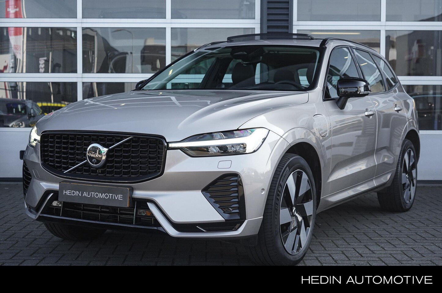 Volvo XC60 - 2.0 T6 Plug-in hybrid AWD Ultimate Dark | Bowers & Wilkins | Luchtvering | Headup-Display - AutoWereld.nl