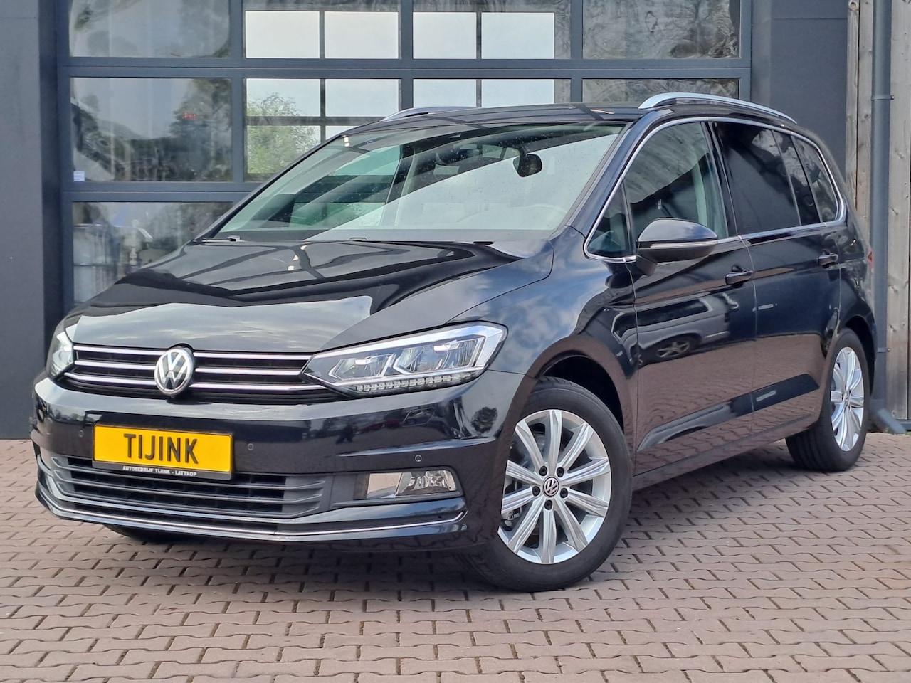Volkswagen Touran - 1.4 TSI Highline | Automaat | Navi | Trekhaak | Stoel- en stuurverwarming | ACC | LED | - AutoWereld.nl