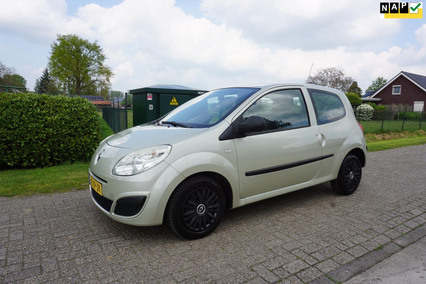 Renault Twingo - 1.2 Authentique AIRCO apk juni 2026 - AutoWereld.nl