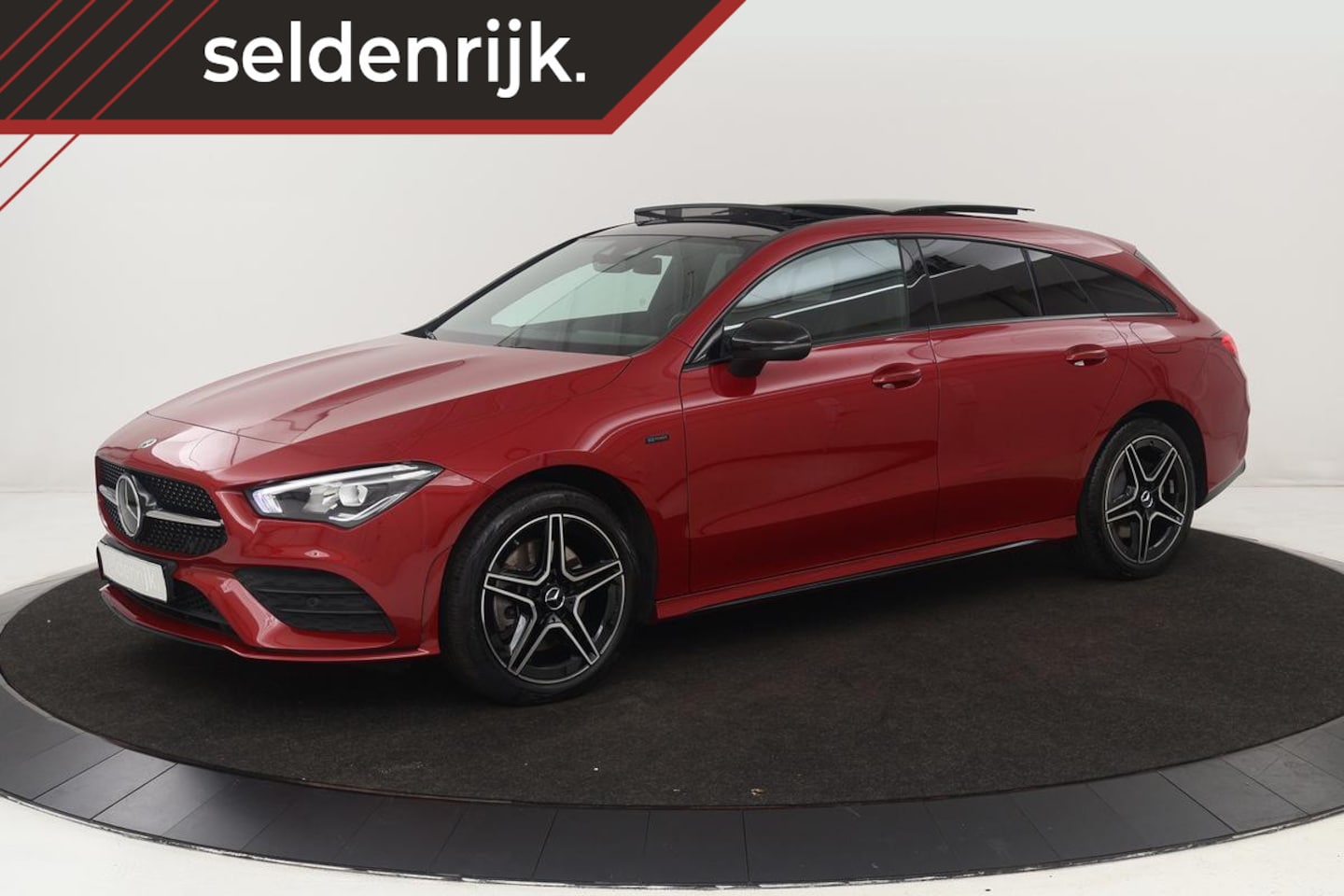 Mercedes-Benz CLA-klasse Shooting Brake - 250e AMG Night | Panoramadak | Adaptive cruise | Stoelverwarming | Trekhaak | Camera | Led - AutoWereld.nl