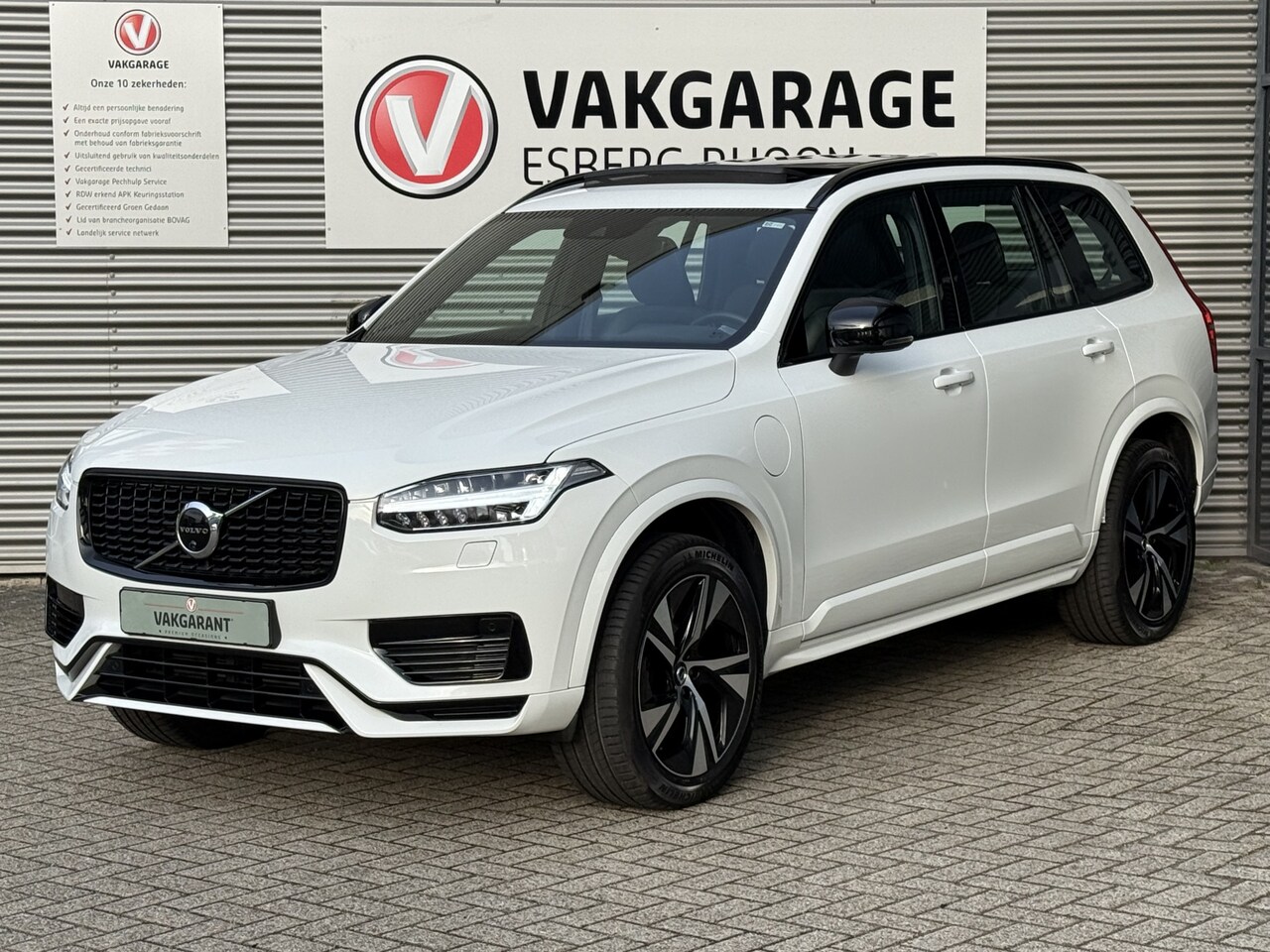 Volvo XC90 - 2.0 T8 Recharge 7P AWD R-Design LONG RANGE,SCHUIFDAK,TREKHAAK - AutoWereld.nl