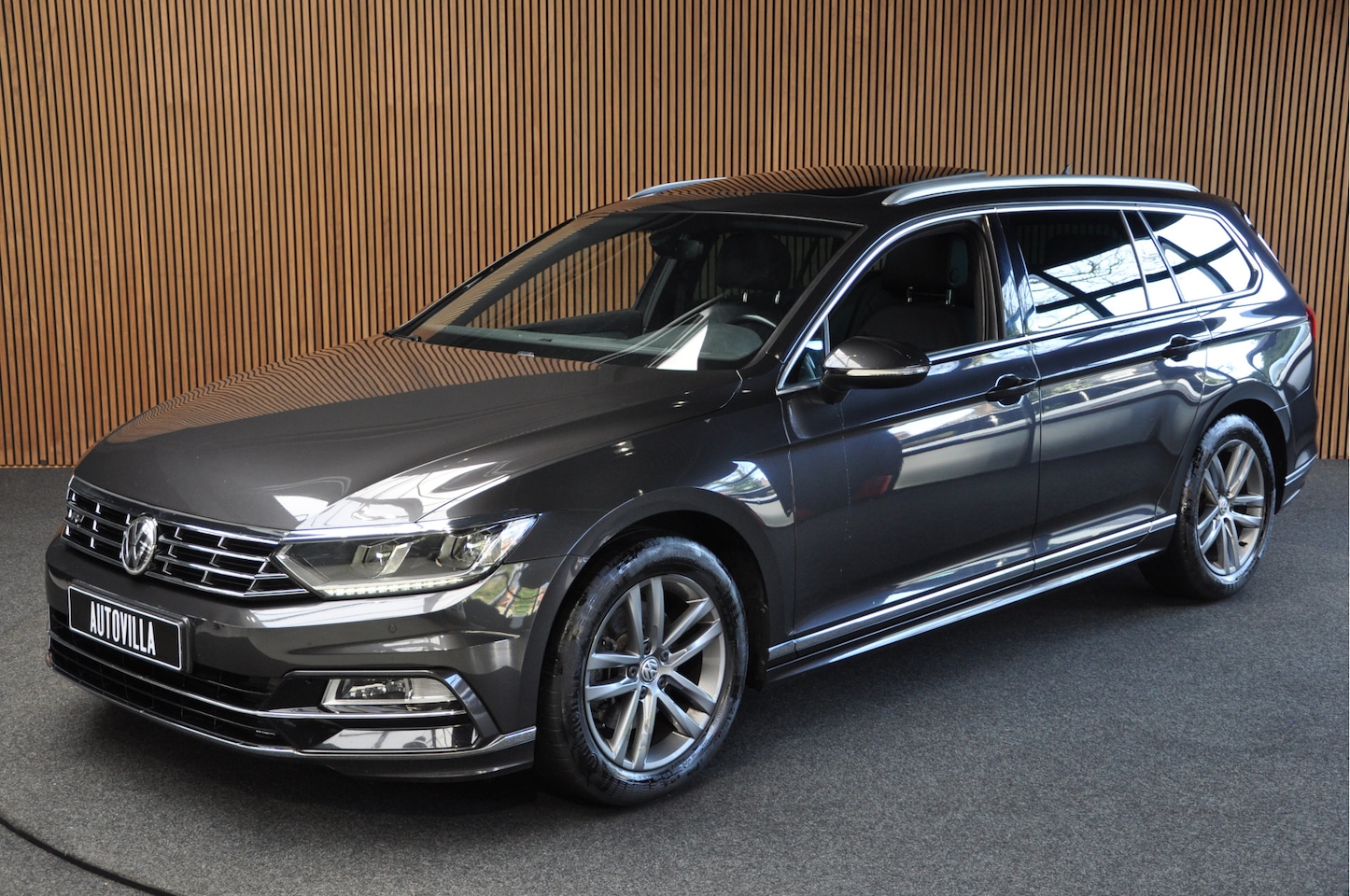 Volkswagen Passat Variant - 1.4 TSI ACT Panodak Leder Navi PDC Elektr. achterklep Camera LM velgen - AutoWereld.nl