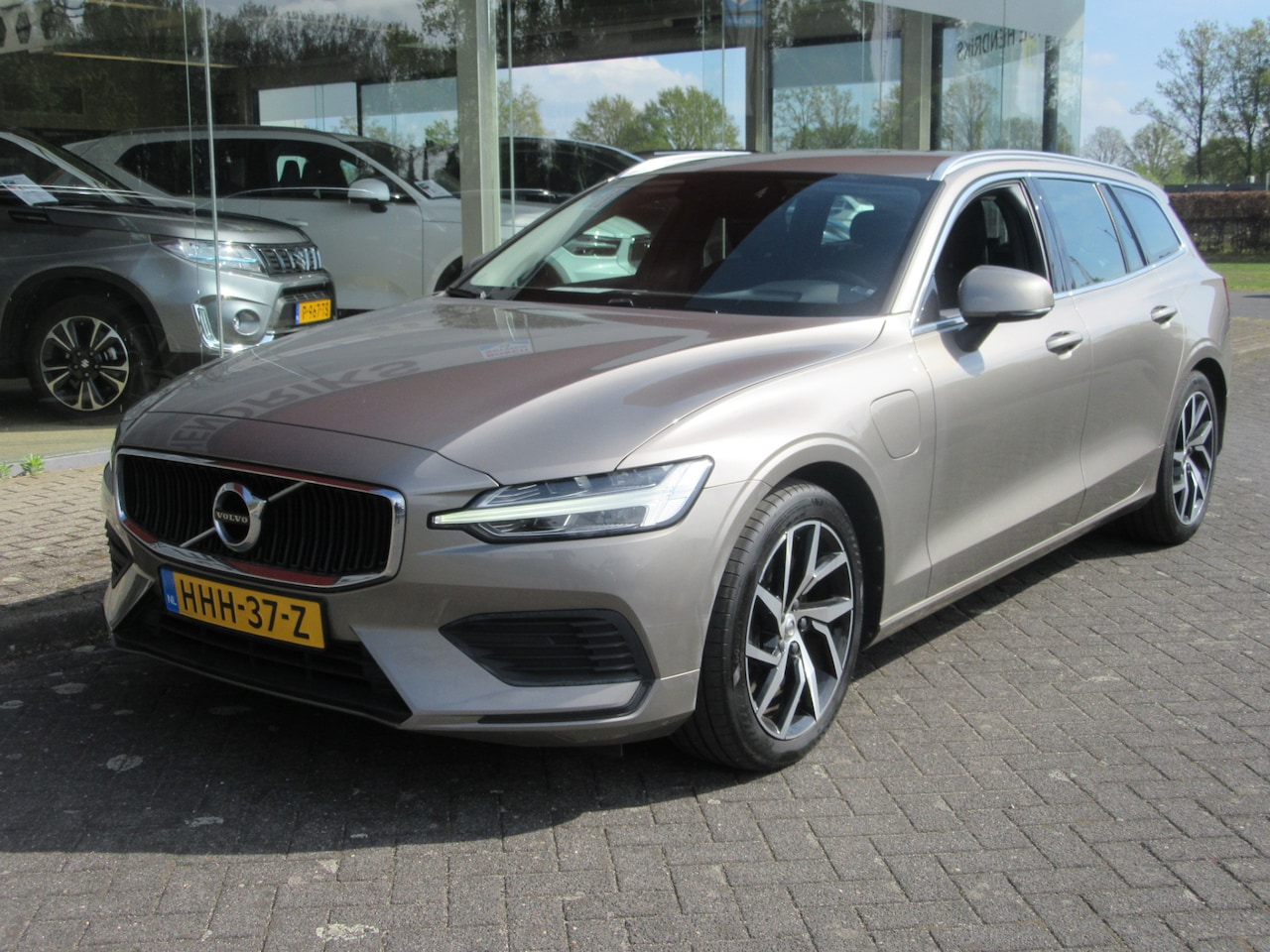 Volvo V60 - 2.0 T6 Twin Engine AWD Inscription PHEV (occasion) - AutoWereld.nl