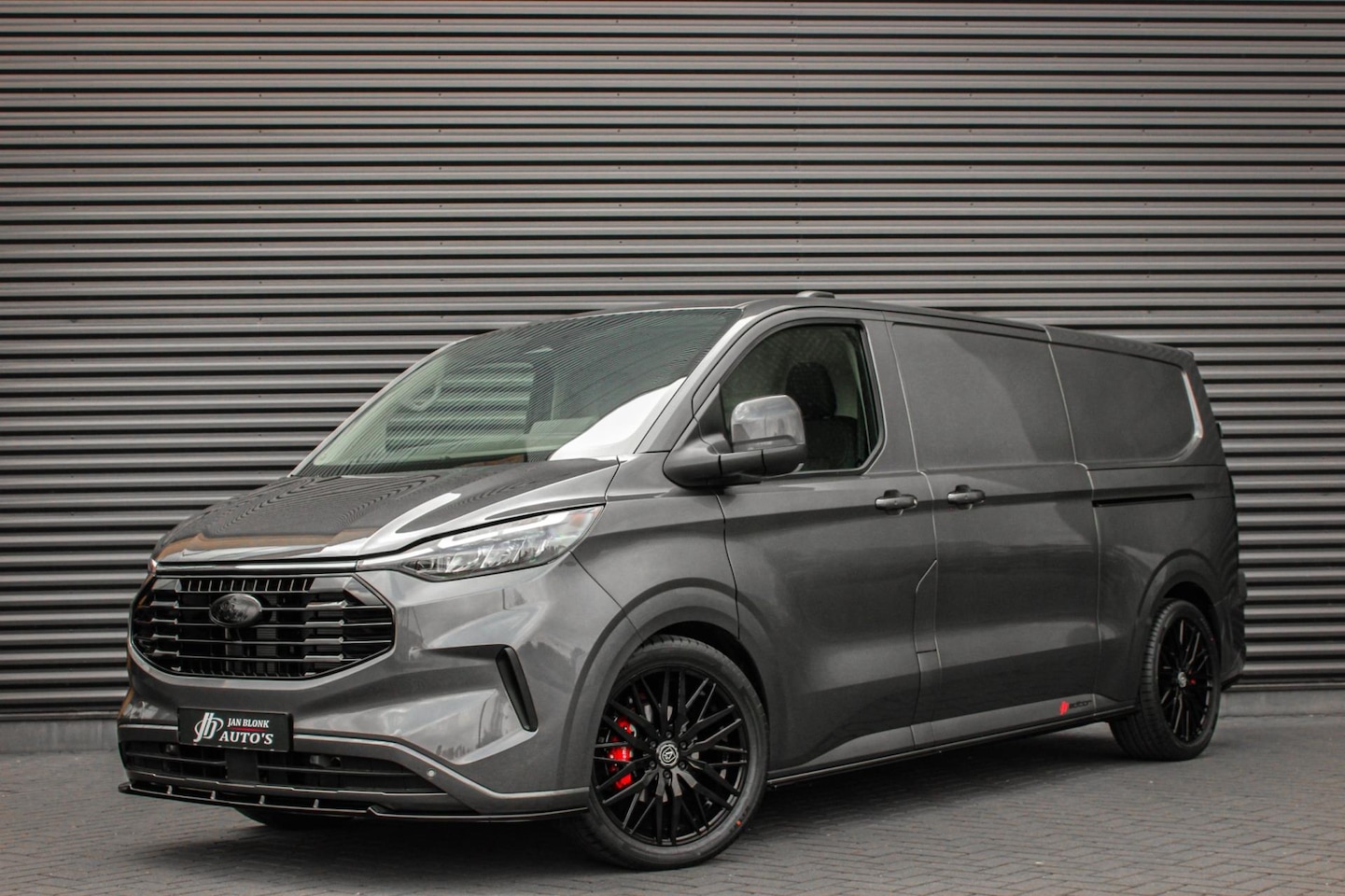 Ford Transit Custom - 320 2.0 TDCI L2H1 Limited 170PK JB- EDITION / DRIVER ASSISTANCE PACK / 3- ZITS / MY2024 / - AutoWereld.nl