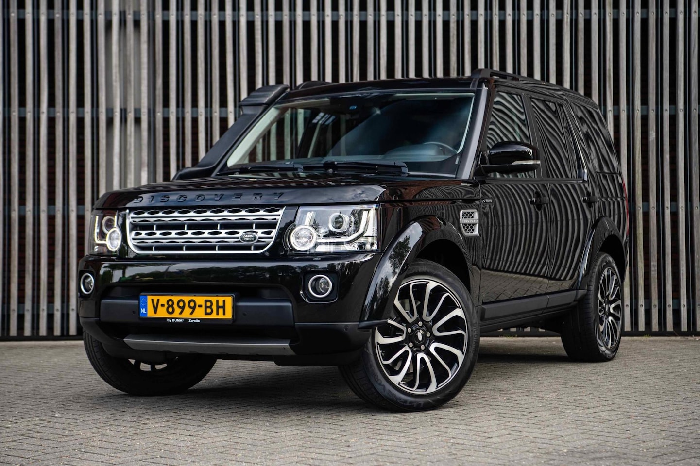 Land Rover Discovery - 3.0 SDV6 256pk HSE Luxury *Grijs Kent* VOL OPTIES|Schuifdak|Leder|Camera|Xenon|Standkachel - AutoWereld.nl