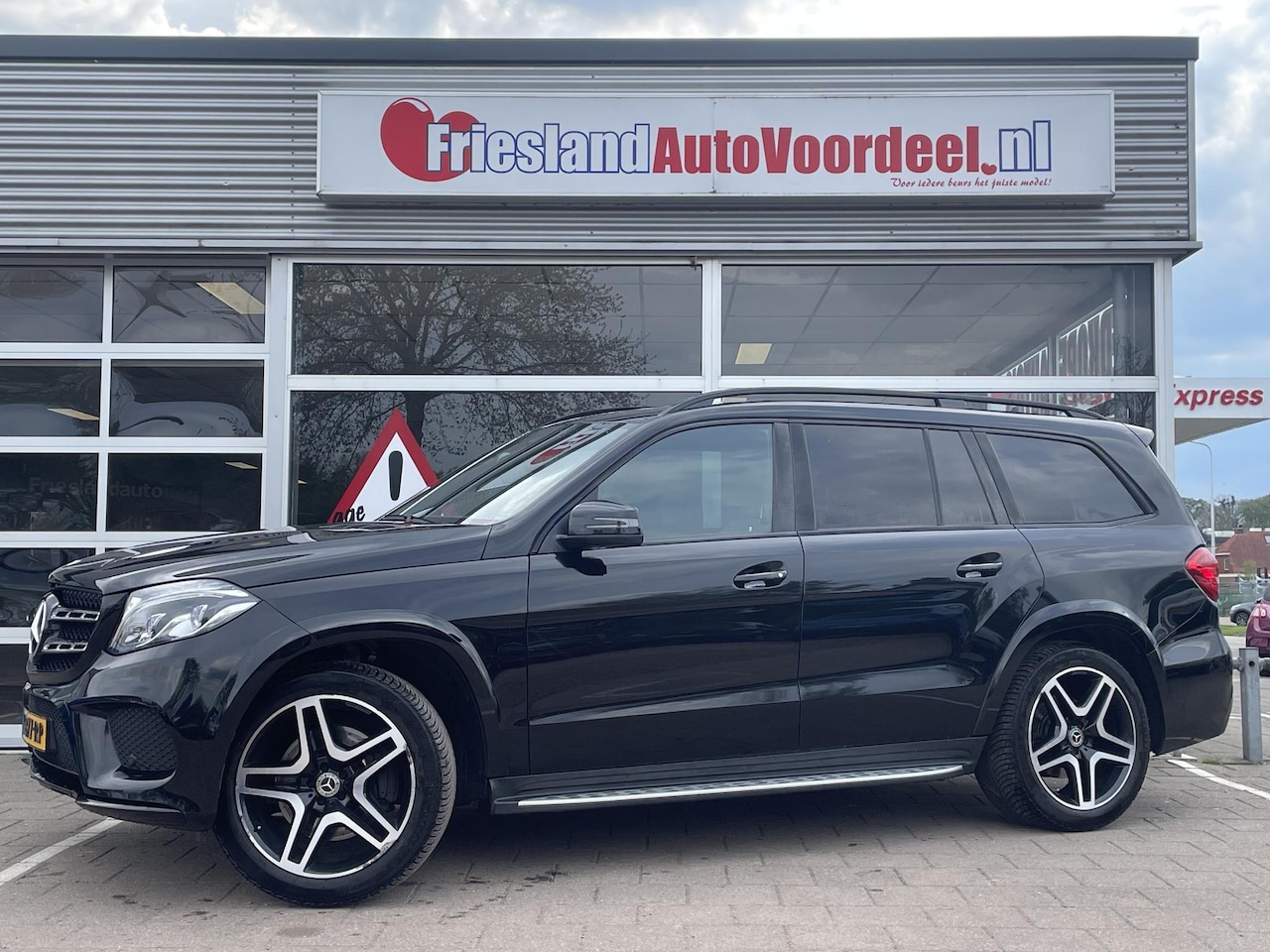 Mercedes-Benz GLS - 350 d 4MATIC /Automaat/Clima/Schuif- kanteldak/AMG Pakket/7 persoons uitv/Trekhaak/ - AutoWereld.nl