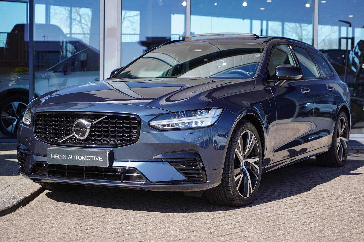 Volvo V90 - 2.0 T6 Plug-in hybrid AWD Ultimate Dark | Long Range Accu | Bowers & Wilkins Audio | Sport - AutoWereld.nl