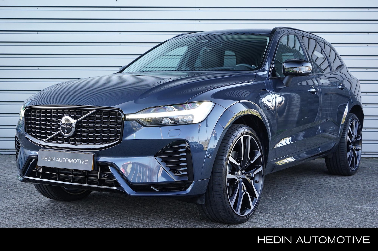 Volvo XC60 - 2.0 T8 Plug-in hybrid AWD Ultra Dark | Luchtvering | Bowers & Wilkins | Stoel ventilatie | - AutoWereld.nl