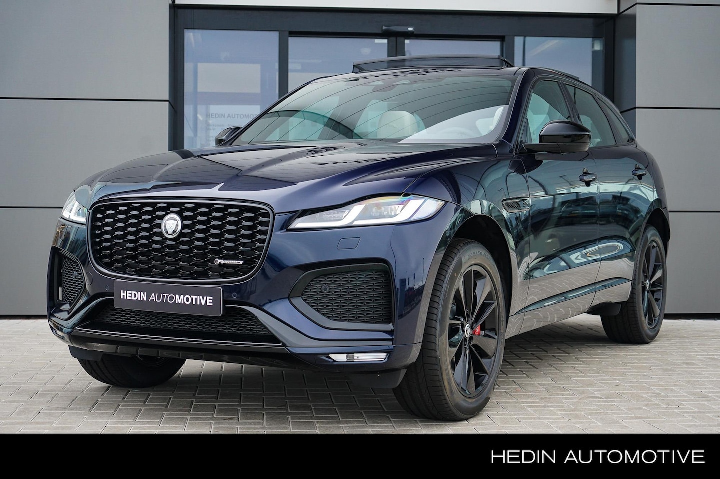 Jaguar F-Pace - 2.0 P400e PHEV R-Dynamic SE | Schuifdak | Adaptive Cruise | Meridian Sound - AutoWereld.nl