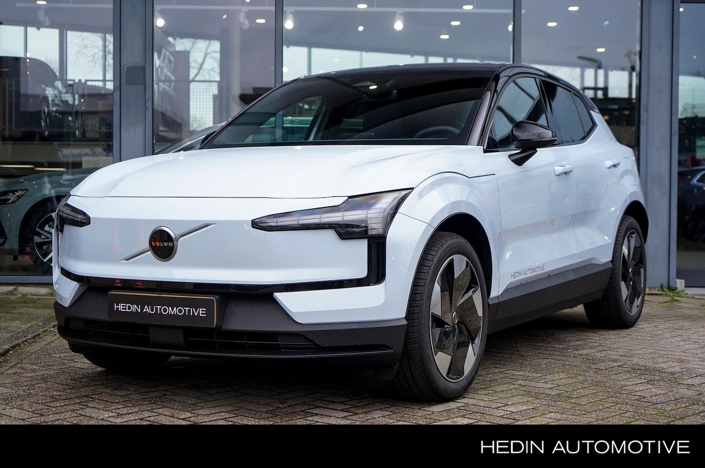 Volvo EX30 - Single Motor Extended Range Plus 69 kWh | Stoel & Stuurverwarming | Parkeersensoren Voor & - AutoWereld.nl