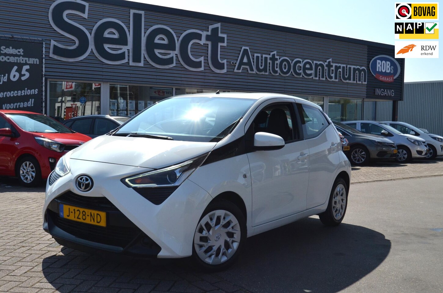 Toyota Aygo - 1.0 VVT-i x-play|AUTOMAAT|CAMERA|CARPLAY|DEALER ONDERH.|1E EIGENAAR - AutoWereld.nl