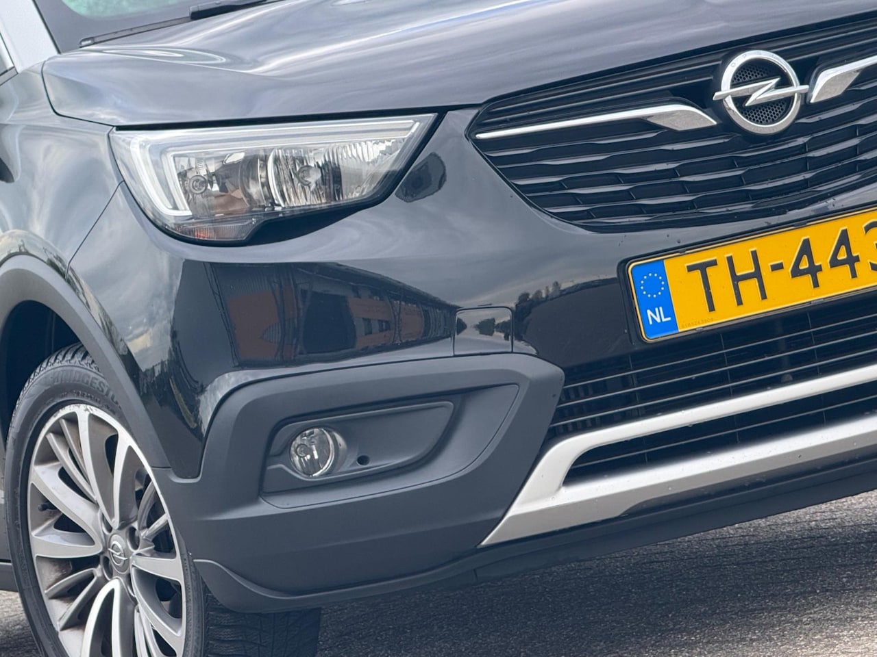 Opel Crossland X - 1.2 Turbo Innovation - Mineral Black/Summit White - Keurig - AutoWereld.nl