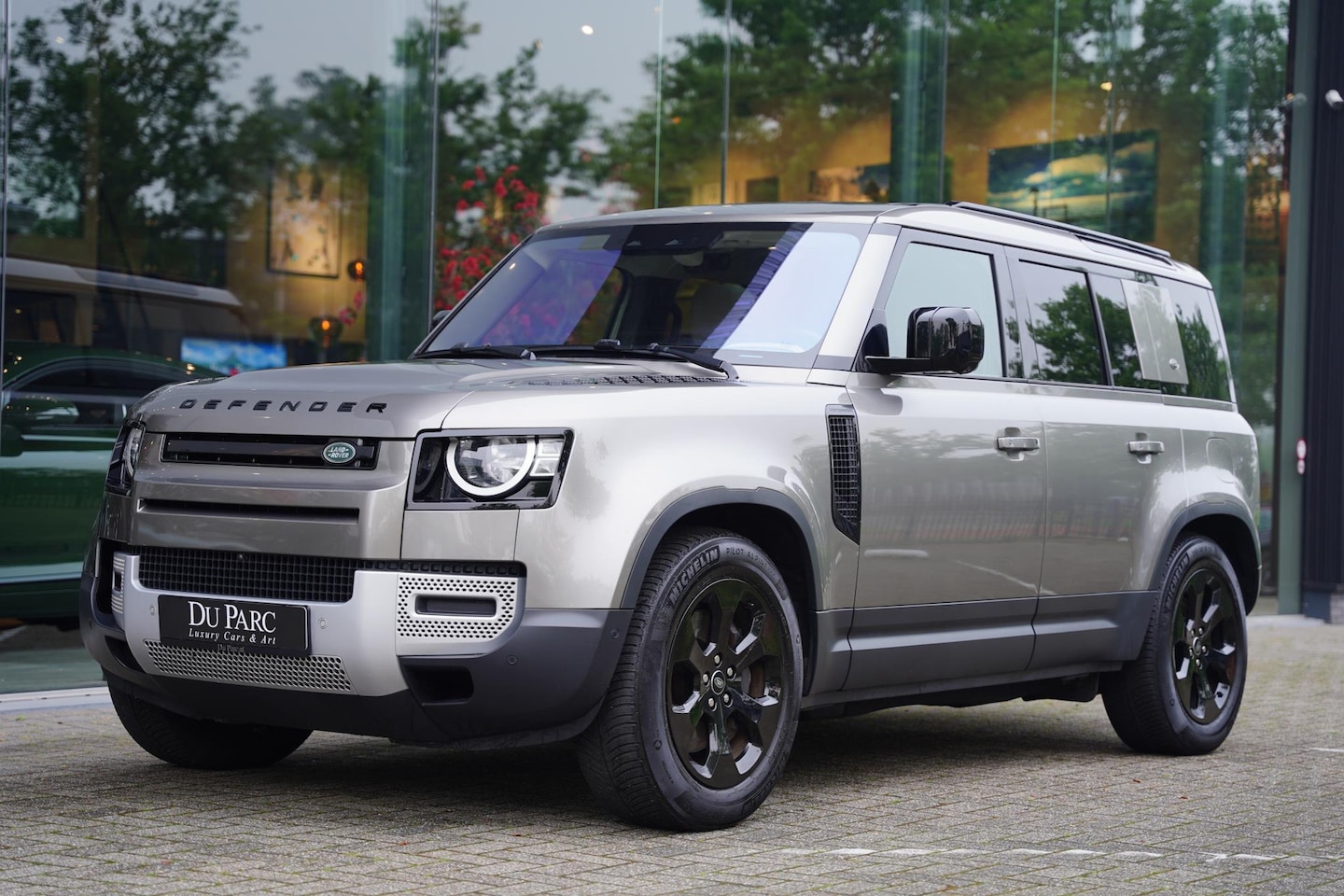 Land Rover Defender 110 - P 400 110 Hybride Leder Ivory Panorama Dak - AutoWereld.nl