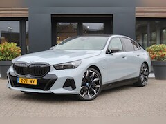 BMW 5-serie - 550e XDrive M-Sport Pano-B&W-Virtueel-M5 Uitlaat Systeem
