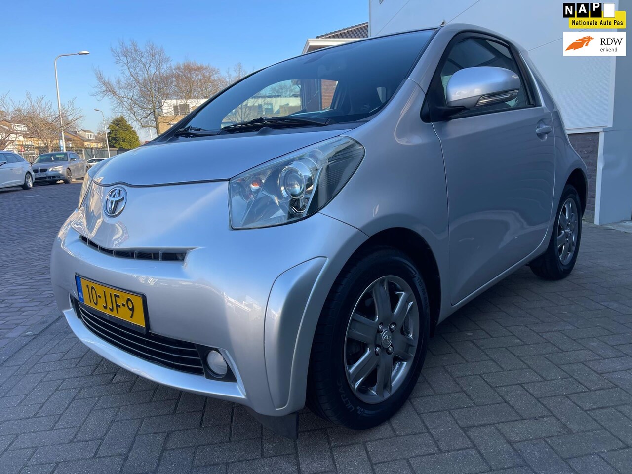 Toyota iQ - 1.0 VVTi Aspiration/Automaat/Keyless/Navi/AUX/Climate-c/Goed-ondehouden/2e eigenaar - AutoWereld.nl
