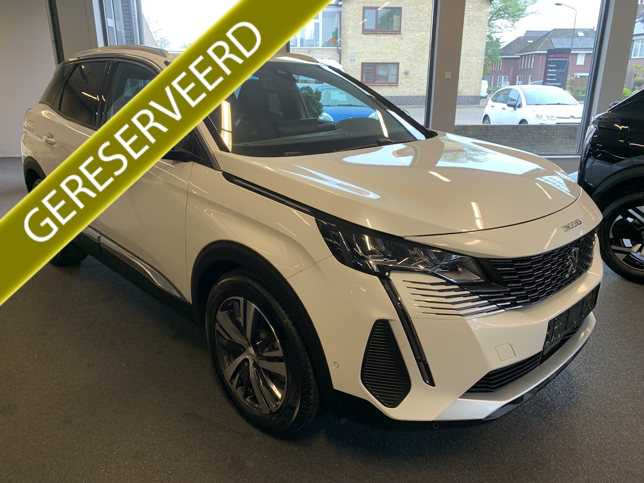 Peugeot 3008 - 1.6 HYbrid 180 Allure Pack Business PANORAMADAK-ADAPTIVE CRUISE-CAMERA VOOR+ACHTER - AutoWereld.nl