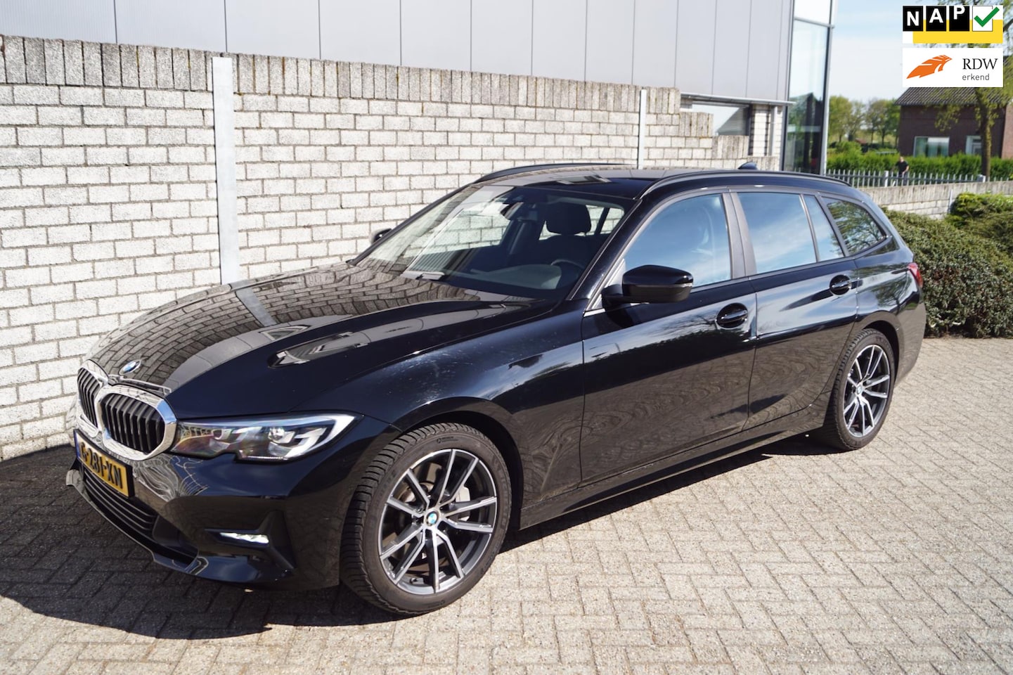 BMW 3-serie Touring - 330i Execut Edition Autom 260 PK Navi Clima Apple Carplay Cruise LED Kopl 2x PDC HiFi Soun - AutoWereld.nl