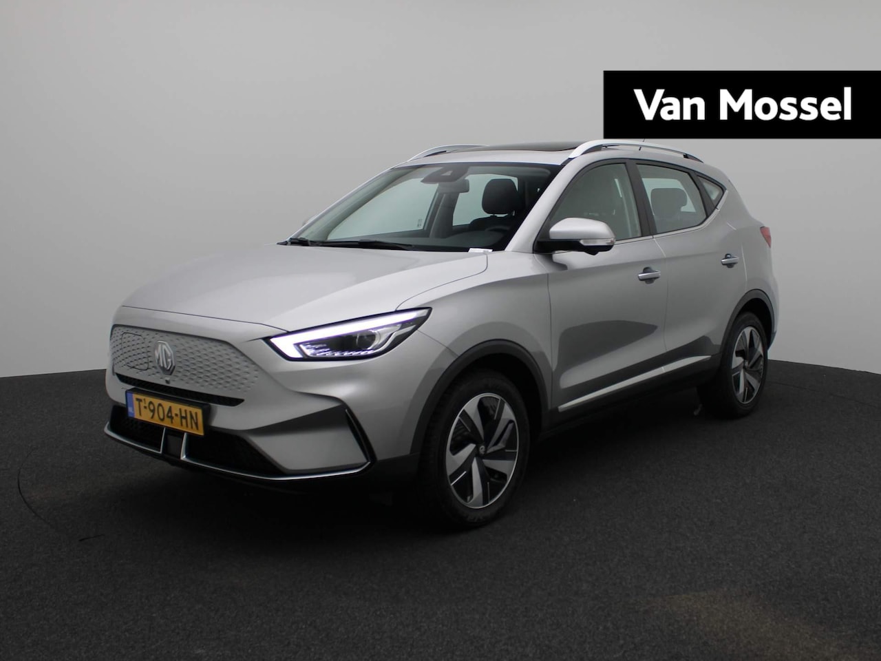 MG ZS - EV Standard Range Luxury 50 kWh | Leder | Navi | Panoramadak | Camera | Led Koplampen | Ad - AutoWereld.nl