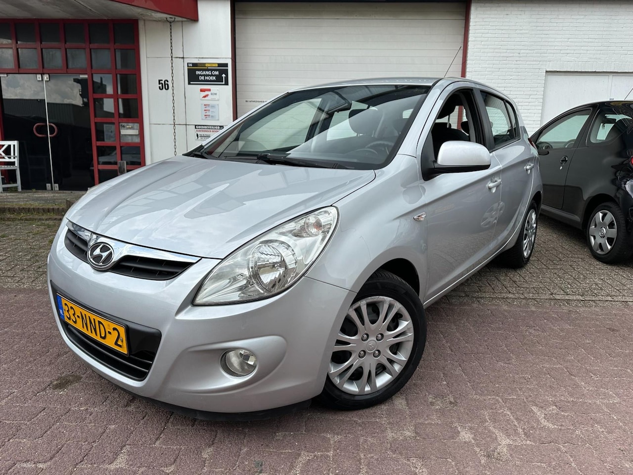 Hyundai i20 - 1.2i i-Motion Edition | NIEUW APK | AIRCO | 5D |E-PKKT| SILVER METALLIC - AutoWereld.nl