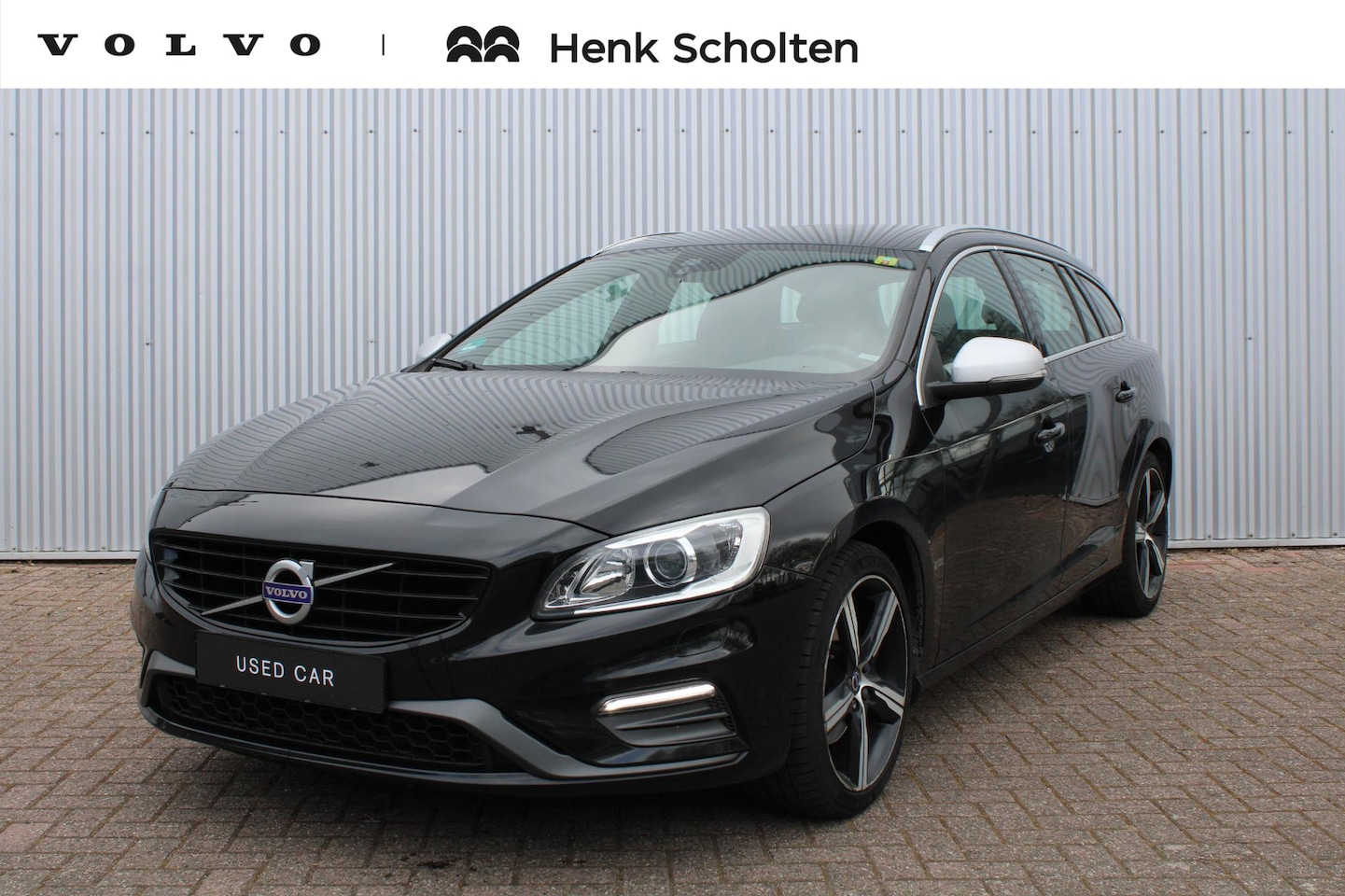 Volvo V60 - 1.5 T3 Nordic+ Sport | Navigatie| R-design| Standkachel| Stoeverwarming voor| Trekhaak| Bi - AutoWereld.nl