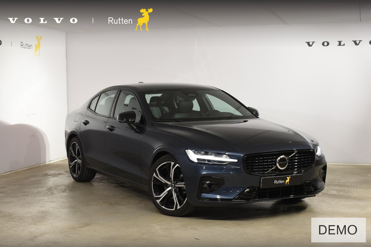 Volvo S60 - B4 211PK Automaat Plus Dark / Adaptieve cruise control / Elektrische stoelen / Stoel-Stuur - AutoWereld.nl