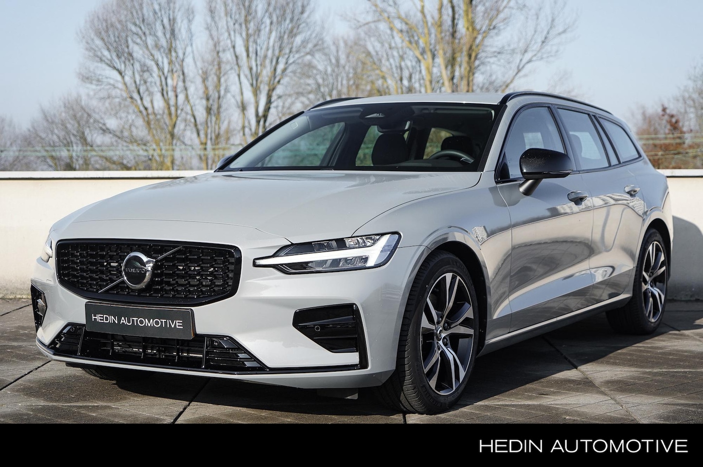 Volvo V60 - 2.0 B3 Plus Dark Adaptieve Cruise Control | Keyless Entry | Moritz Leder Interieur | Googl - AutoWereld.nl
