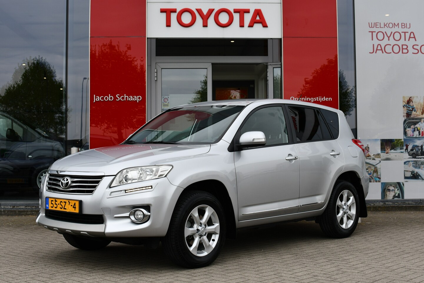 Toyota RAV4 - 2.0 VVT-i Executive Business 158pk | Trekhaak 2.000kg geremd! | Stoelverwarming | Airco | - AutoWereld.nl