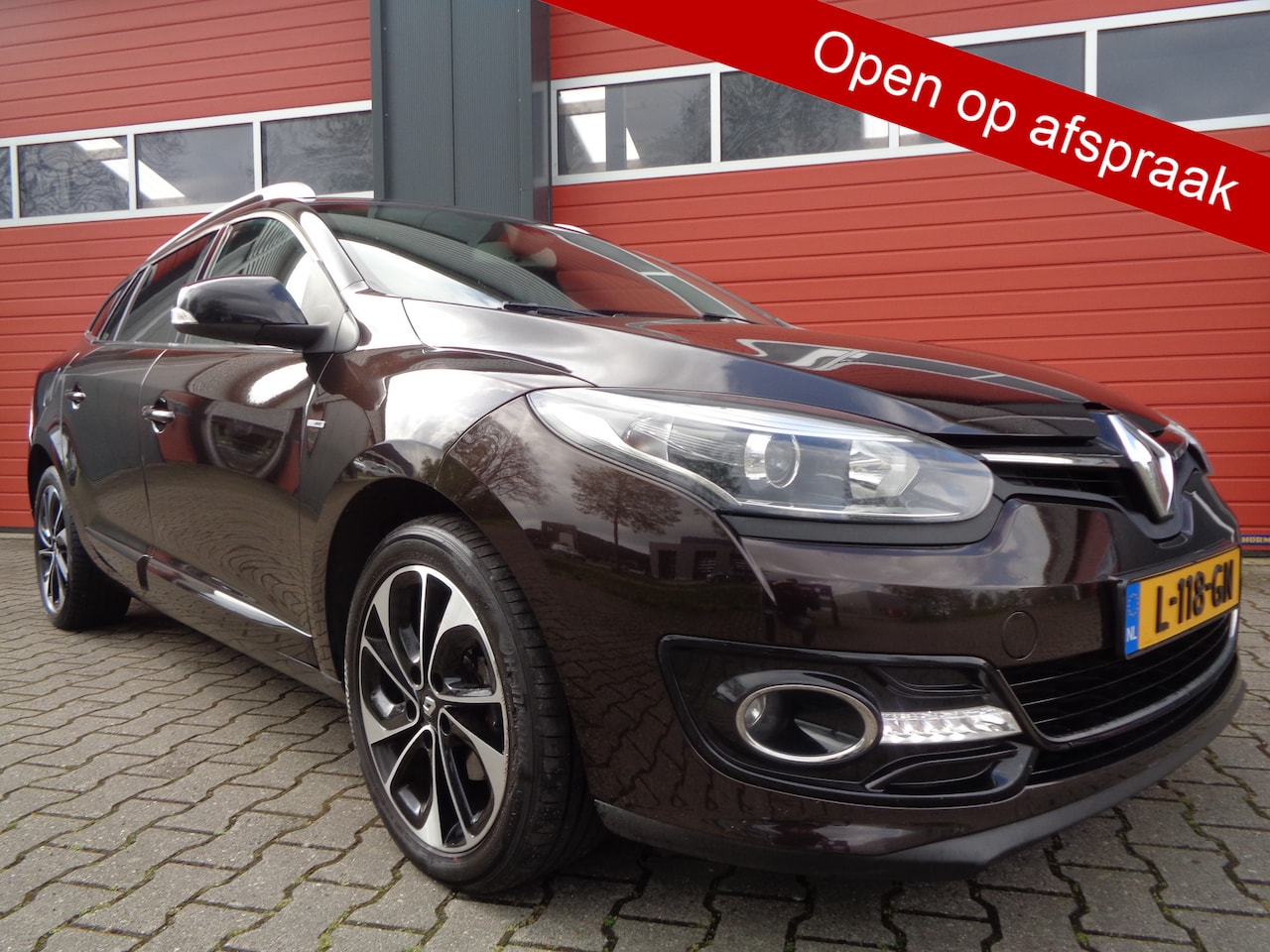 Renault Mégane Estate - 1.2 TCe Bose SartStop 132PK Clima Cruise LMV Trekhaak - AutoWereld.nl