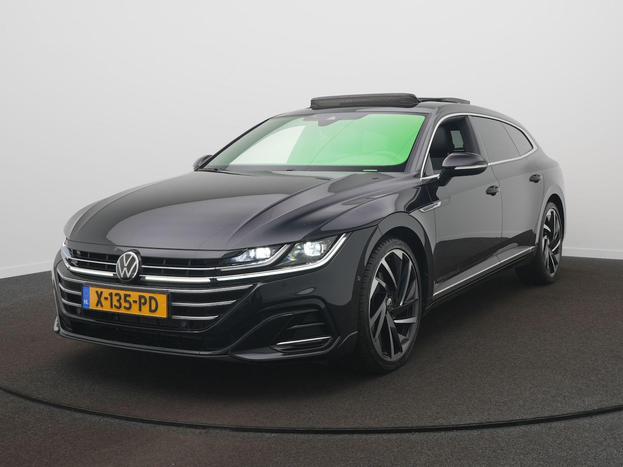 Volkswagen Arteon Shooting Brake - R-Line Business 2.0 140 kW / 190 pk TSI 7 versn. DSG / PANORAMADAK / TREKHAAK / HARMAN KAR - AutoWereld.nl