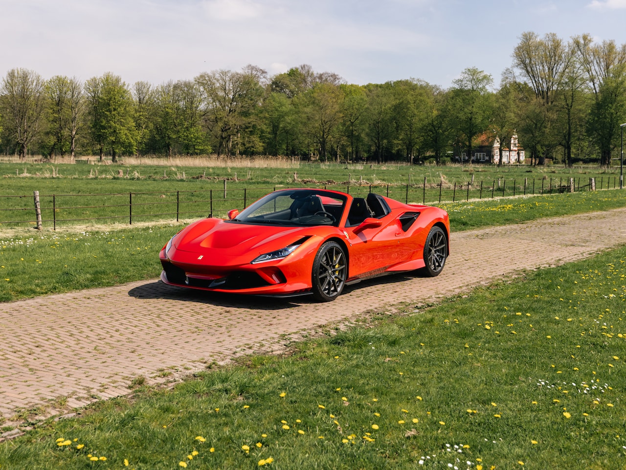 Ferrari F8 Spider - 3.9 V8 F1 2007 Full Carbon Lift - AutoWereld.nl