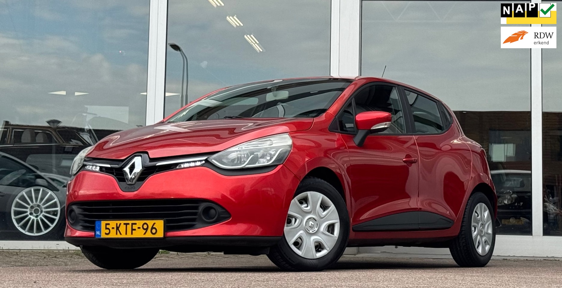 Renault Clio - 0.9 TCe Expression Navigatie 3e Eigenaar APK 22-04-2026 - AutoWereld.nl