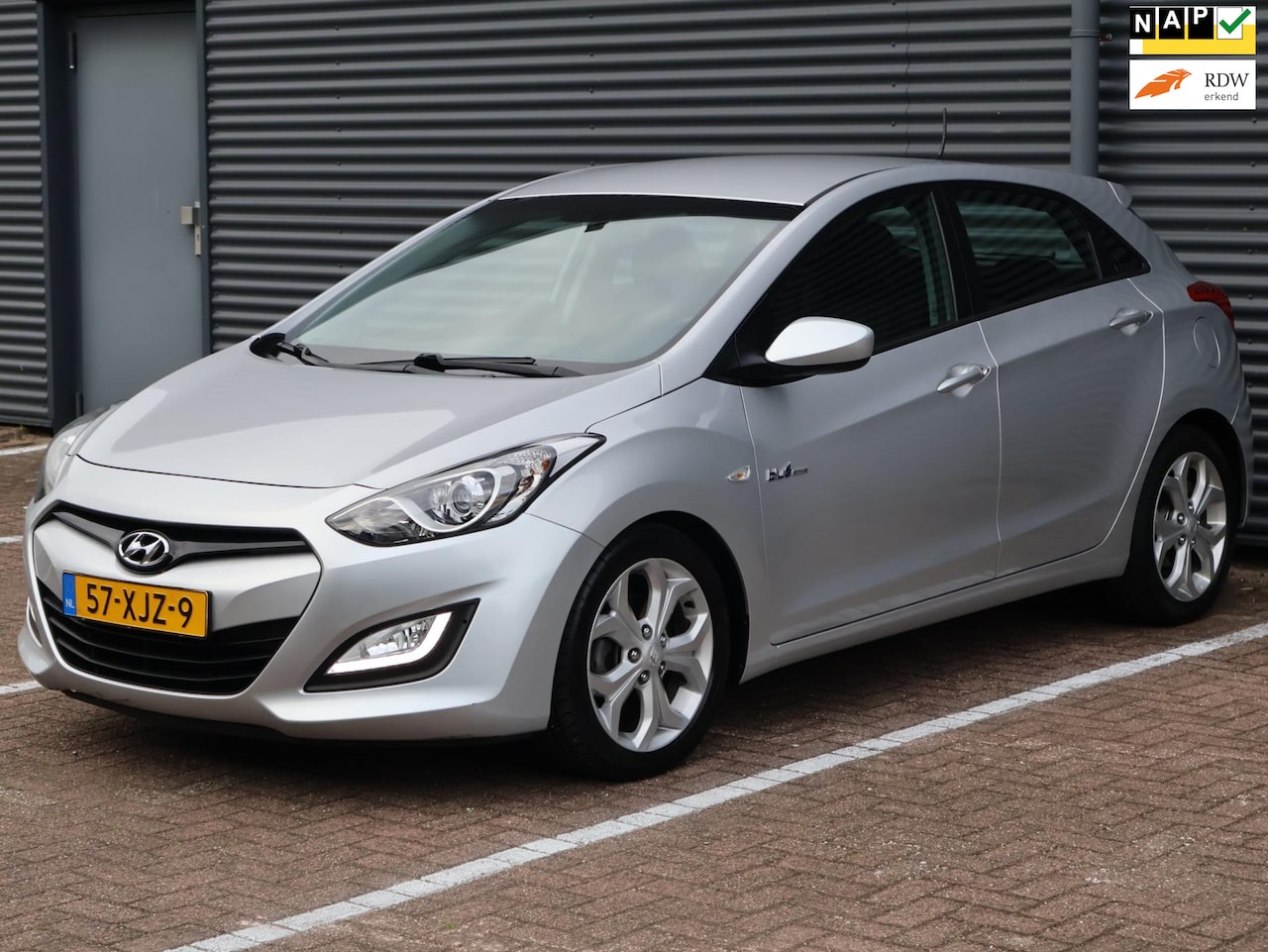 Hyundai i30 - 1.6 GDI i-Motion|Carplay|Navi|Cruise|Climate|LMV - AutoWereld.nl