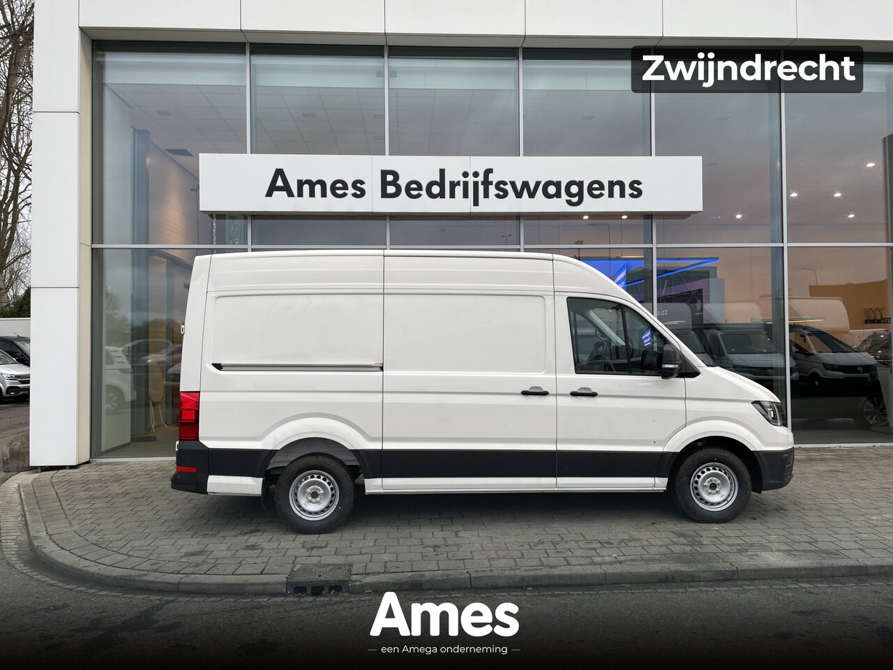Volkswagen Crafter - 35 2.0 TDI L3H3 140PK Hand | Trekhaak | Camera | App Connect - AutoWereld.nl