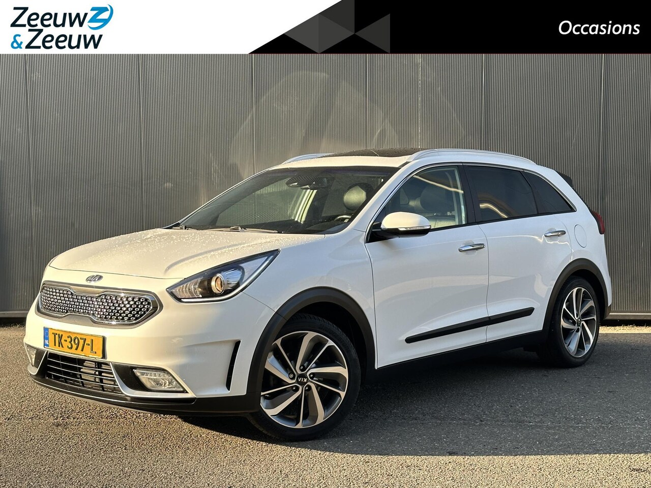 Kia Niro - 1.6i Hybrid Design Edition 1e Eigenaar | Dealer onderhouden | Schuif-kanteldak | Trekhaak - AutoWereld.nl