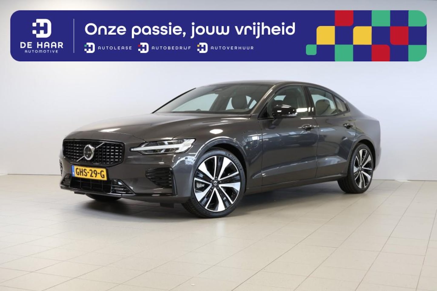 Volvo S60 - 2.0 Recharge T8 AWD Ultimate Dark - Pano - B en W - 360 Graden - AutoWereld.nl