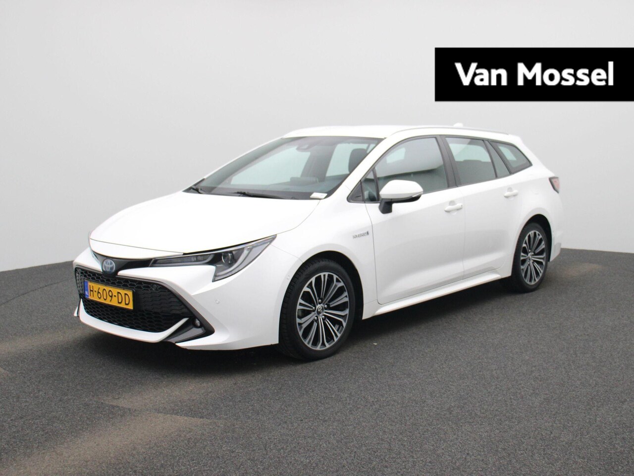 Toyota Corolla Touring Sports - 1.8 Hybrid Business Intro | Climate Control | Achteruitrijcamera | Navigatie | Lichtmetale - AutoWereld.nl