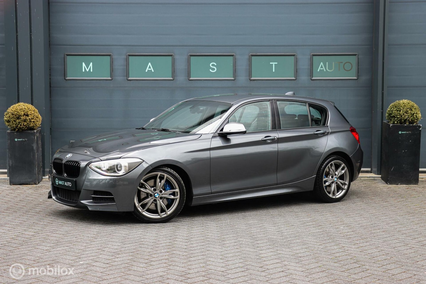 BMW 1-serie - M135i xDrive High Executive|NAP|Harman-Kardon|Keyless|PDC| - AutoWereld.nl