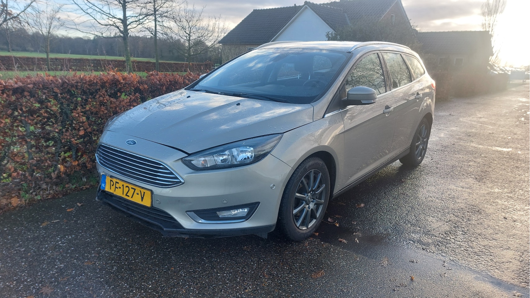 Ford Focus Wagon - 1.0 Titanium ECC/NAVI BJ 2017 - AutoWereld.nl