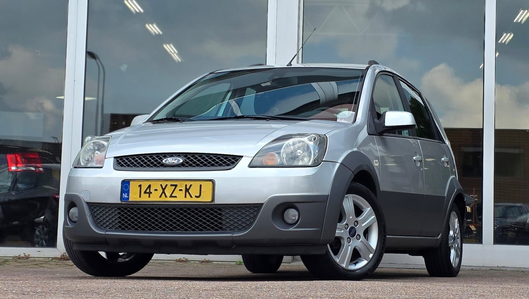 Ford Fiesta - 1.4i 16V Crossroad 3e Eigenaar - AutoWereld.nl