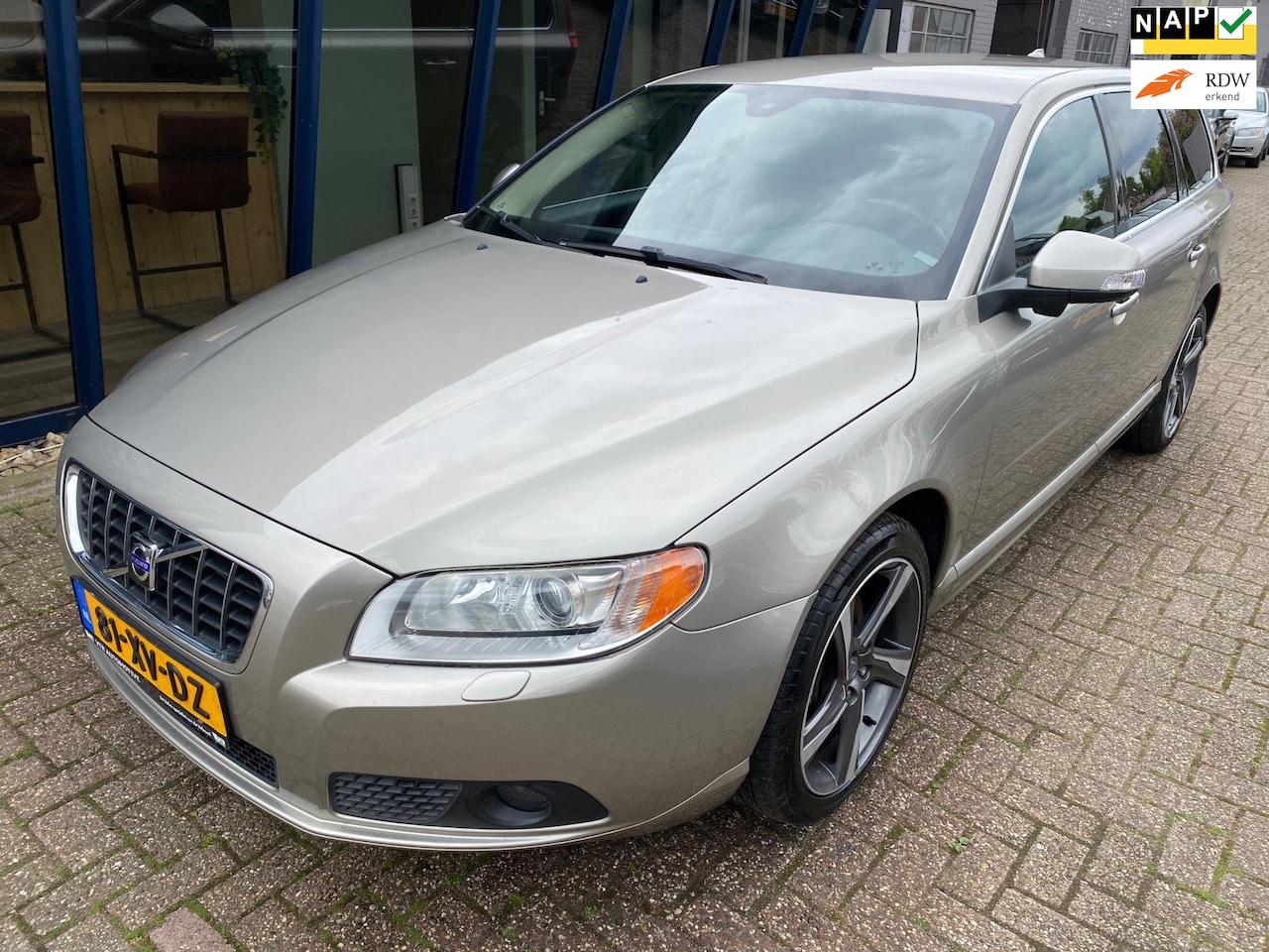 Volvo V70 - 2.5T Summum Automaat / LEER / NAVI / TREKHAAK - AutoWereld.nl