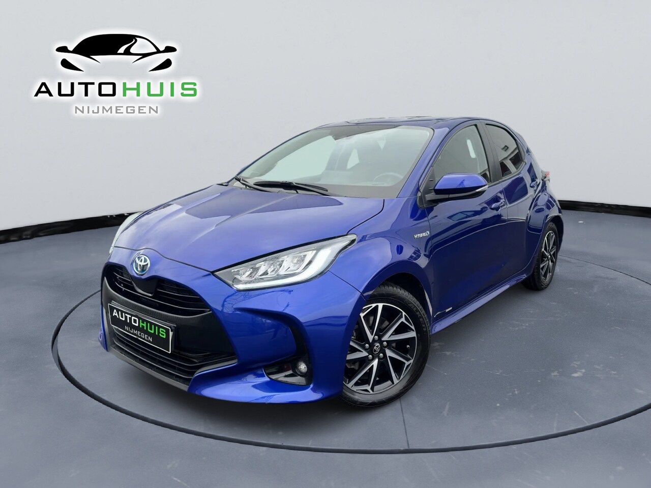 Toyota Yaris - 1.5 Hybrid Premium Apple Carplay Stoelverwarming Achteruitrijcamera Line Assist - AutoWereld.nl